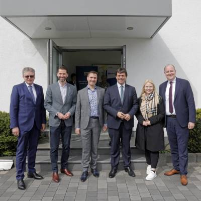 (v.l.n.r.): Heinz-Georg Anschott (Vorstandsvorsitzender der Geno Bank), Fabian Schrumpf MdL, Erich Thiedemann (Vorsitzender der CDU Burgaltendorf), Dr. Marcus Optendrenk (NRW-Finanzminister), Elena Thomaen (Vorstandsmitglied der CDU Burgaltendorf), Matthias Hauer MdB